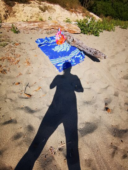 zum Glück gibt es genügend schwere Stämme - die braucht man heute, um das Handtuch am Boden zu halten