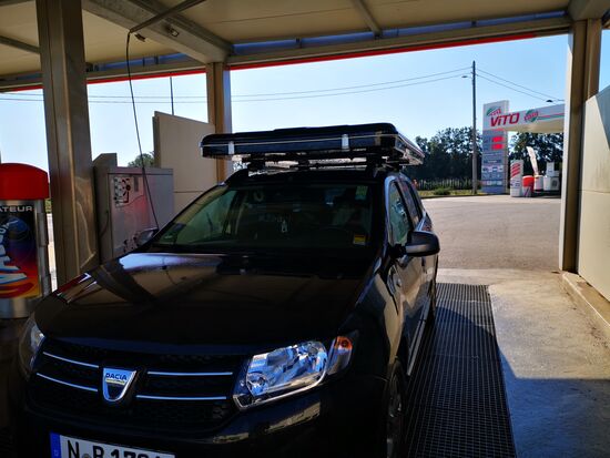 mal eine kurze Dusche für den Dacia