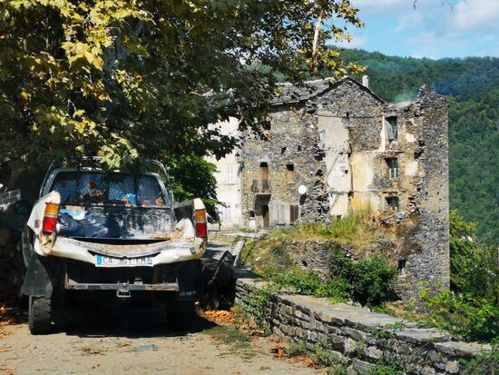 hm... hier passen Zustand von Auto und Haus zusammen ...