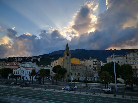 bis die Fähre ablegt, gibt es fantastische Wolkenbilder zu bestaunen