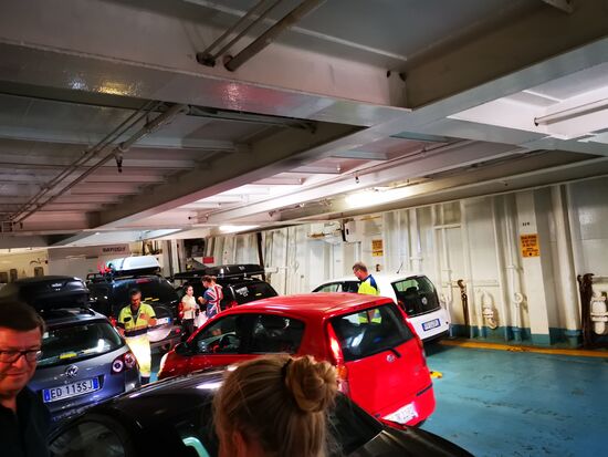 Parkplatz ganz vorne bekommen - vor mir nur noch ein WoMo