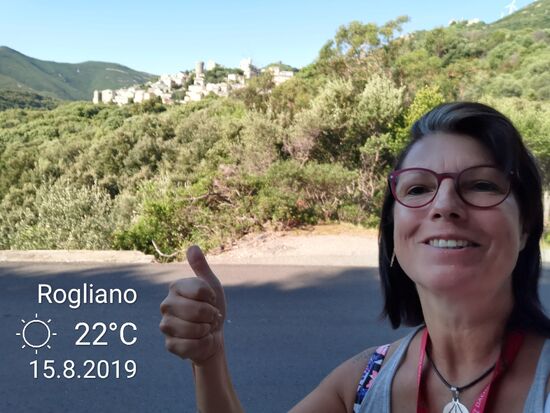 Rogliano, ein kleines Dorf mitten am Berg mit herrlicher Aussicht auf das Meer.