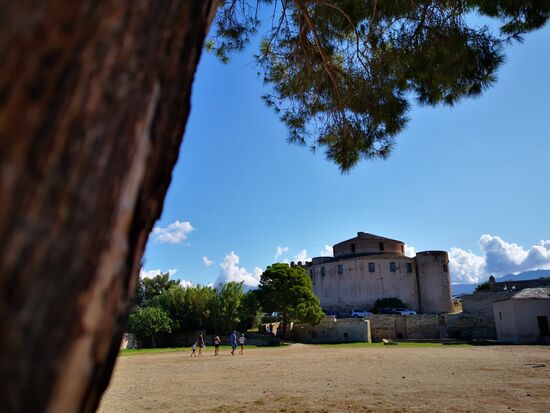 32 ° - jeder Schattenplatz ist angenehm.