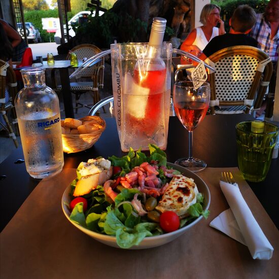 Dieses "ice-bag" (dieser Plastiksack als Weinkühler) habe ich schon mal gesehen, wusste aber nicht, dass das so genial funktioniert.