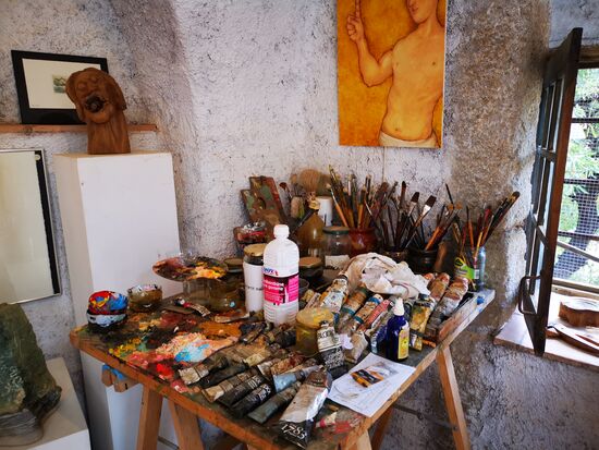 hier wohnen und arbeiten viele Künstler