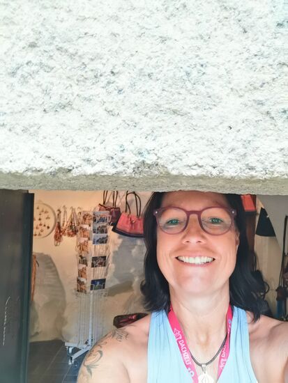 auch hier ist die Tür so niedrig, dass nicht einmal ich durchpasse, aber es lohnt sich, den Kopf einzuziehen: