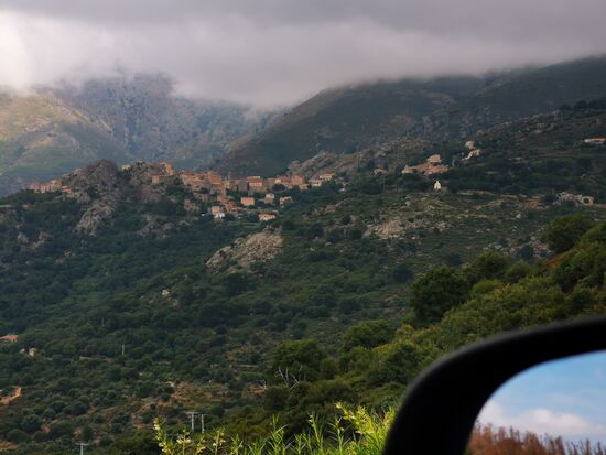 weiter hinein in die Berge und in die Wolken