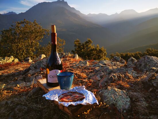 Sonnenuntergang mit korsischem Wein und "charcuterie"
merci beaucoup à Christophe 