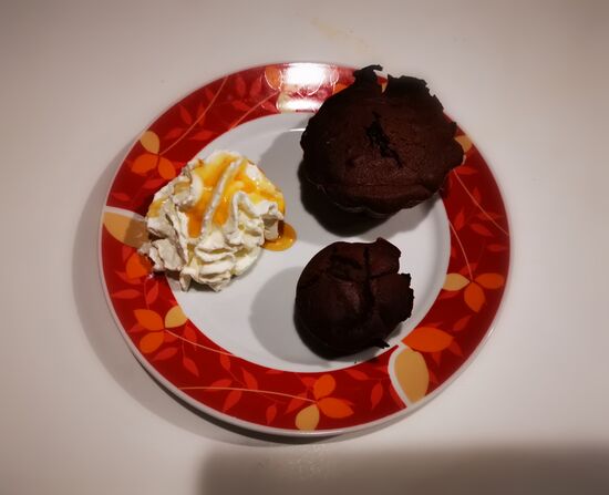 4. Gang: dessert (irgendwelche warmen braunen super leckeren Gebäckteile mit Sahne)