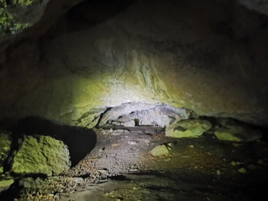 manchmal ist die Deckenhöhe nur ca. 1,50 m - Kopf einziehen ist angesagt.