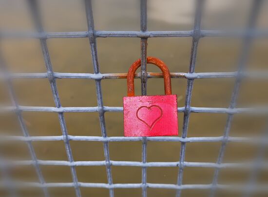 sogar dieses Schloss ist "single draußen" 