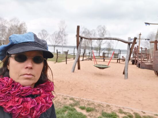 heute mal ohne "turnen" (Spielplätze sind gesperrt), aber 7 km zügig laufen ist im Sinne von Bewegung zur Erhaltung der körperlichen Fitness und Erhaltung der Abwehrkräfte auch ausreichend.