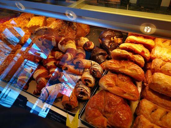 Überraschung: hier hat ein Bäcker geöffnet!