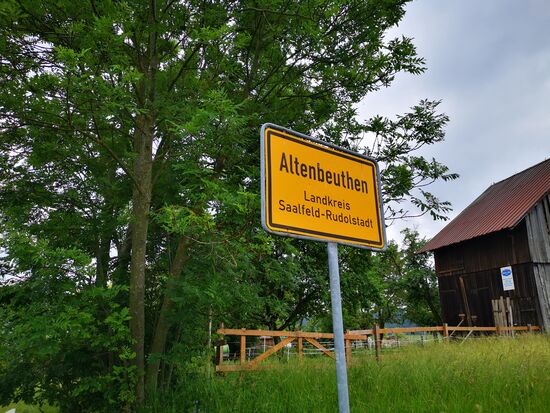 Auto parken - zu Fuß Brücke suchen ...
