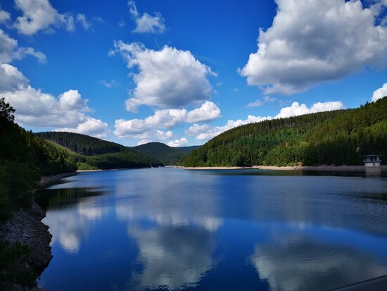 der erste Blick auf die Talsperre