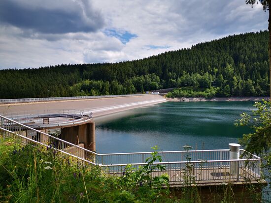 Ende der Rundwanderung in Sicht, die Staumauer ist wieder erreicht.