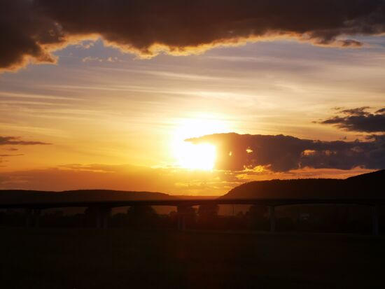und auf der Rückfahrt dann noch dieser Sonnenuntergang über der Werratalbrücke