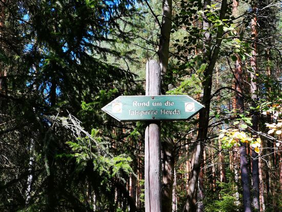 Mit dieser einfachen Beschilderung denke ich, dass sogar ich mal einen Rundweg bewältige, ohne auf "Abwege" zu geraten... denke ich...