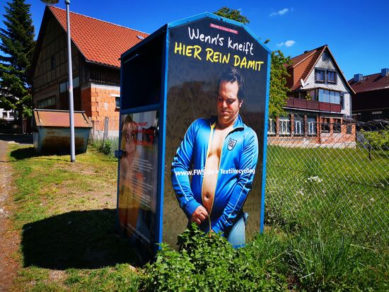 soso, hier kann man also die "VOR-CORONA-Kleidung" entsorgen 