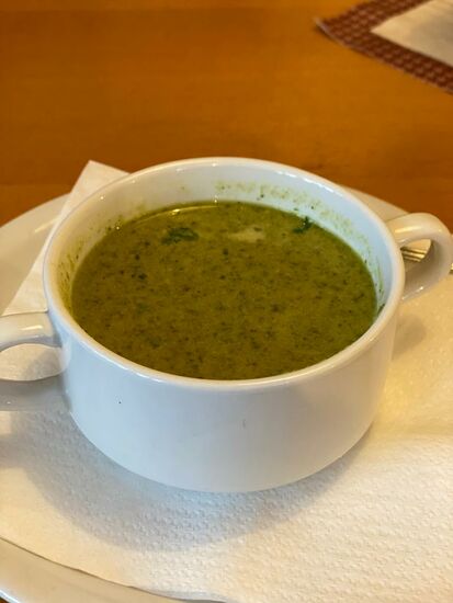 Und dann am Sonntag ein letztes Essen vor der nächsten Corona-bedingten Schließung im Charlottenhaus: Grünkohl-Parmesan-Suppe