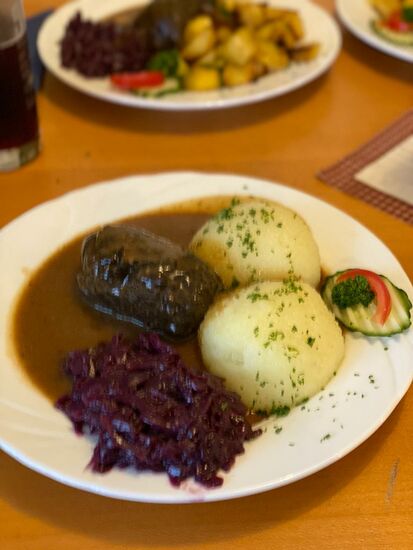 Thüringer Klöße, Rotkohl und Roulade