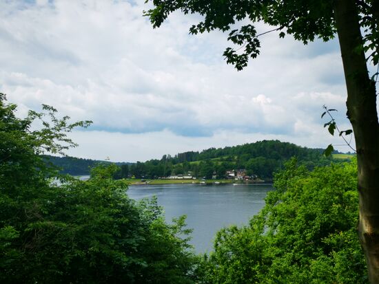 und dann sehen wir sie: die Bleilochtalsperre