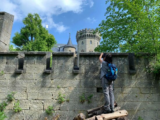 An manchen Stellen kann man dann doch mal einen Blick ins Innere erhaschen.