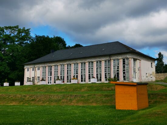 Orangerie - 1790 als Teil der Schlossanlage nach Entwürfen von Baumeister Schuricht errichtet.