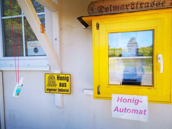 und zu meiner Freude ist der "Honigautomat" befüllt