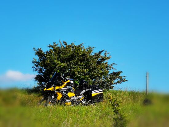 Falls Motorrad-Fans mitlesen und mitschauen: dieser Typ ist eine
BMW GS1200 Touratech World Travel Edition