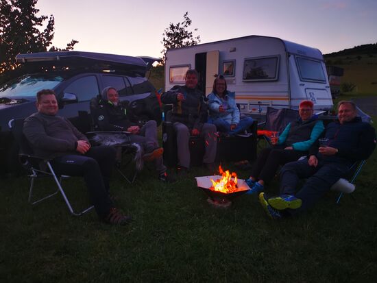 die Probefahrt ist beendet, noch ein weiterer Motorradfahrer gesellt sich zu uns und morgen starten wir dann zu viert mit drei Maschinen, zwei BMW und eine Harley.