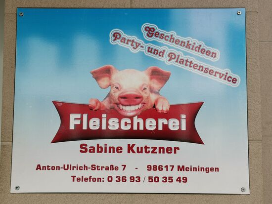 Auch um 9 h früh schmeckt uns die Probier-Bratwurst und die Freundlichkeit der Inhaber überzeugt mich, hier eine Empfehlung da zu lassen