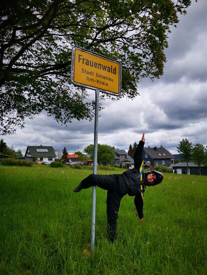 bei diesem Ortsschild, möchte ich mal "Model" sein...