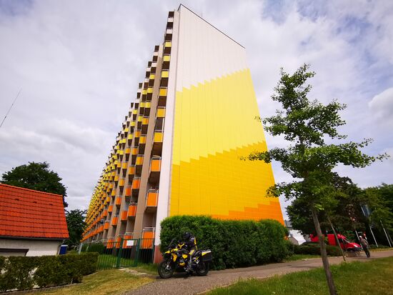 nicht schön, aber farblich sehr passend zum Motorrad 