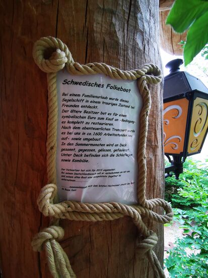 schwedisches Folkeboot - bei einem Familienurlaub in Schweden entdeckt in miserablem Zustand. Für einen symbolischen Euro abgekauft, Wahnsinnstransport auf dem Landweg und ca. 1600 Arbeitsstunden, um es zu restaurieren und aufzubauen,