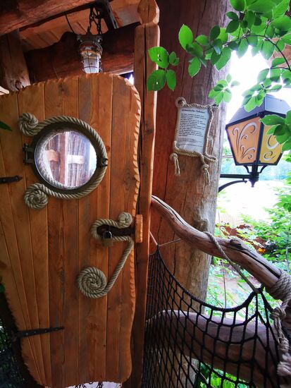 Die Eingangstür zum Schiffsbereich