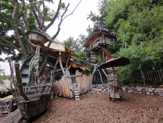 Das Romantikbaumhaus und die Schiffe