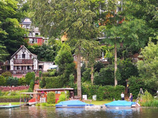 und am Ufer: ein Grundstückchen hübscher als das nächste ...