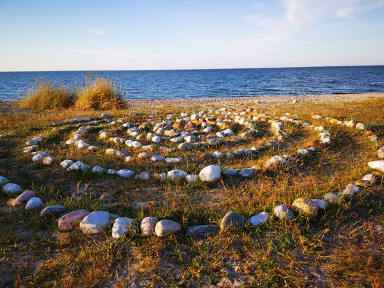 kreative Arbeiten mit den vorhandenen Steinen 