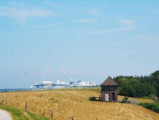 Puttgarden im Hintergrund