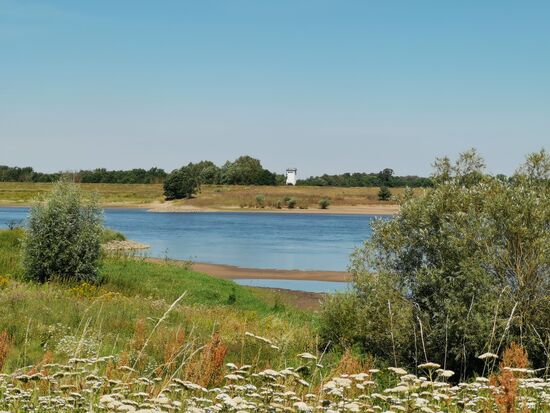 und hier irgendwo ist irgendwann das polnische Schiff gestrandet, auf dem der Kapitän dann 1 Jahr die Stellung gehalten hat - siehe Bericht