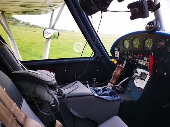 mein Platz auf dem ??sitz, sagt man im Flugzeug "Beifliegersitz" 