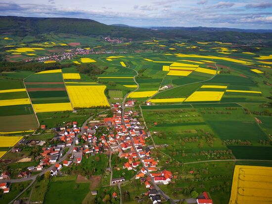 Von oben sehe ich Muster in den Rapsfeldern, die man von unten überhaupt nicht sieht.