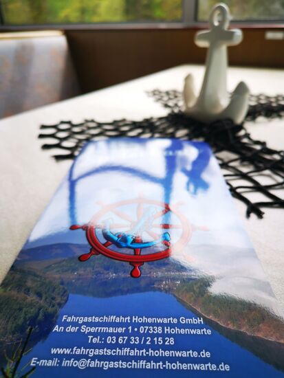 und ganz spontan entscheiden wir uns zu einer Rundfahrt per Schiff