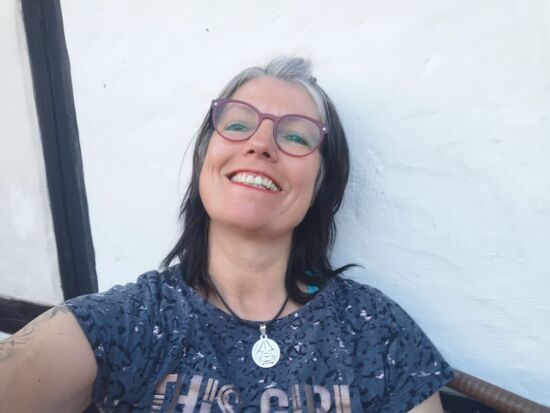 aber heute in der Tat bei weniger als 10 Grad sogar mir zu kalt, um draußen zu sitzen - aber bei ca. 10 Grad nicht lange gemütlich 