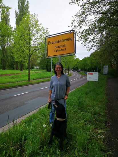 leider nur der Hund des Herrn, der mich fotografierte - als ich beschloss, den Ausflug in meine Vergangenheit zu machen.