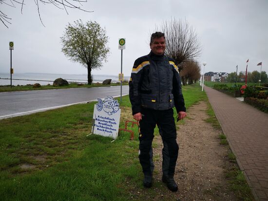 Ein Fischbrötchen am Rande der Ostsee ist ein "must-have" - Boltenhagen