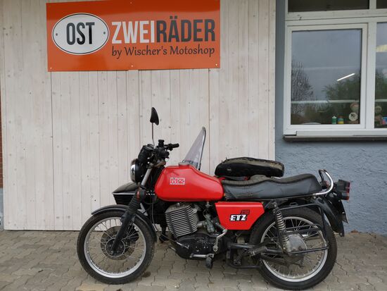 Direkt gegenüber des Grenzhus: ein "must-stop" für den Motorradfreund