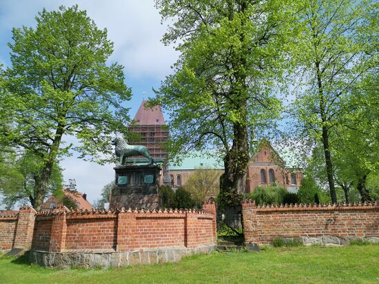 der Dom in romanischer Backsteinarchitektur