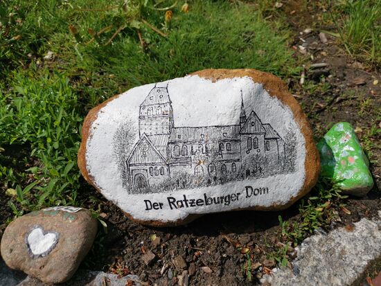 lauter bemalte Steine ....